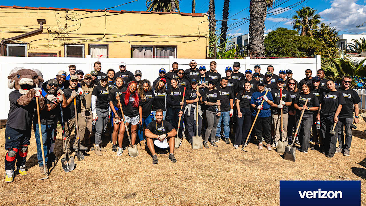 Quentin Lake, Blake Corum & more Rams players team up with Homes 4 Families to build houses for veterans | Salute to Service