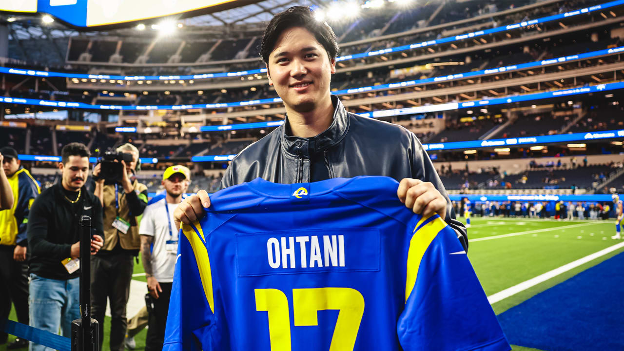 Shohei Ohtani gets personalized Rams jersey on sidelines of Thursday ...