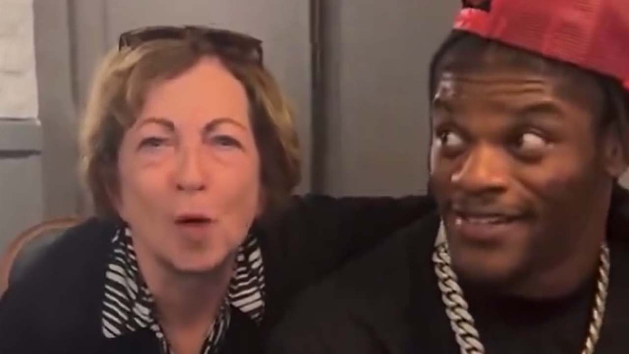 Lamar Jackson Roasts TrashTalking Bengals Woman