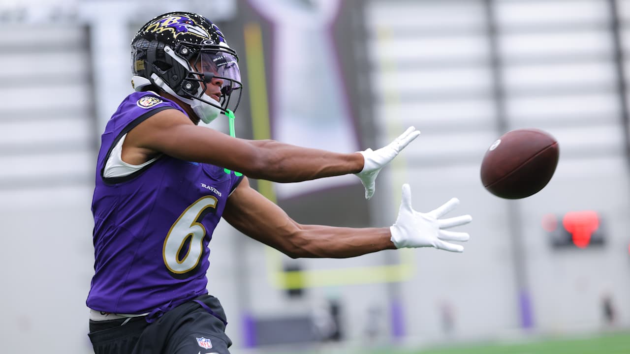 Ja’Kobi Lane Exits His First Regular-Season Game With Wrist Injury