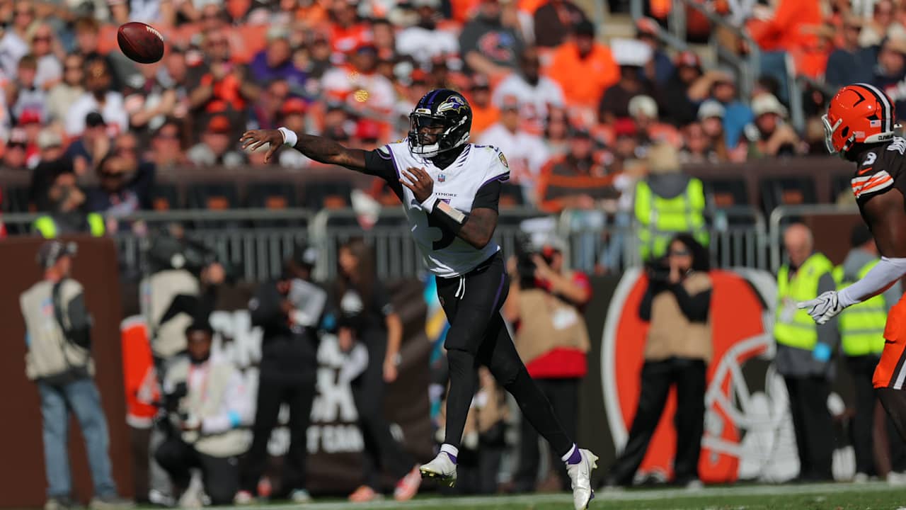 Tyler Huntley Extends Play, Finds Zay Flowers on Deep Pass | Ravens ...