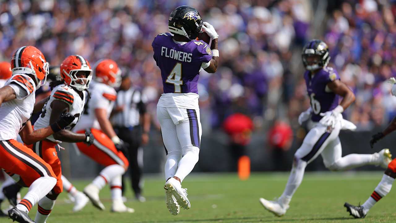 lamar-jackson-throws-16-yard-dime-to-zay-flowers-game-highlight