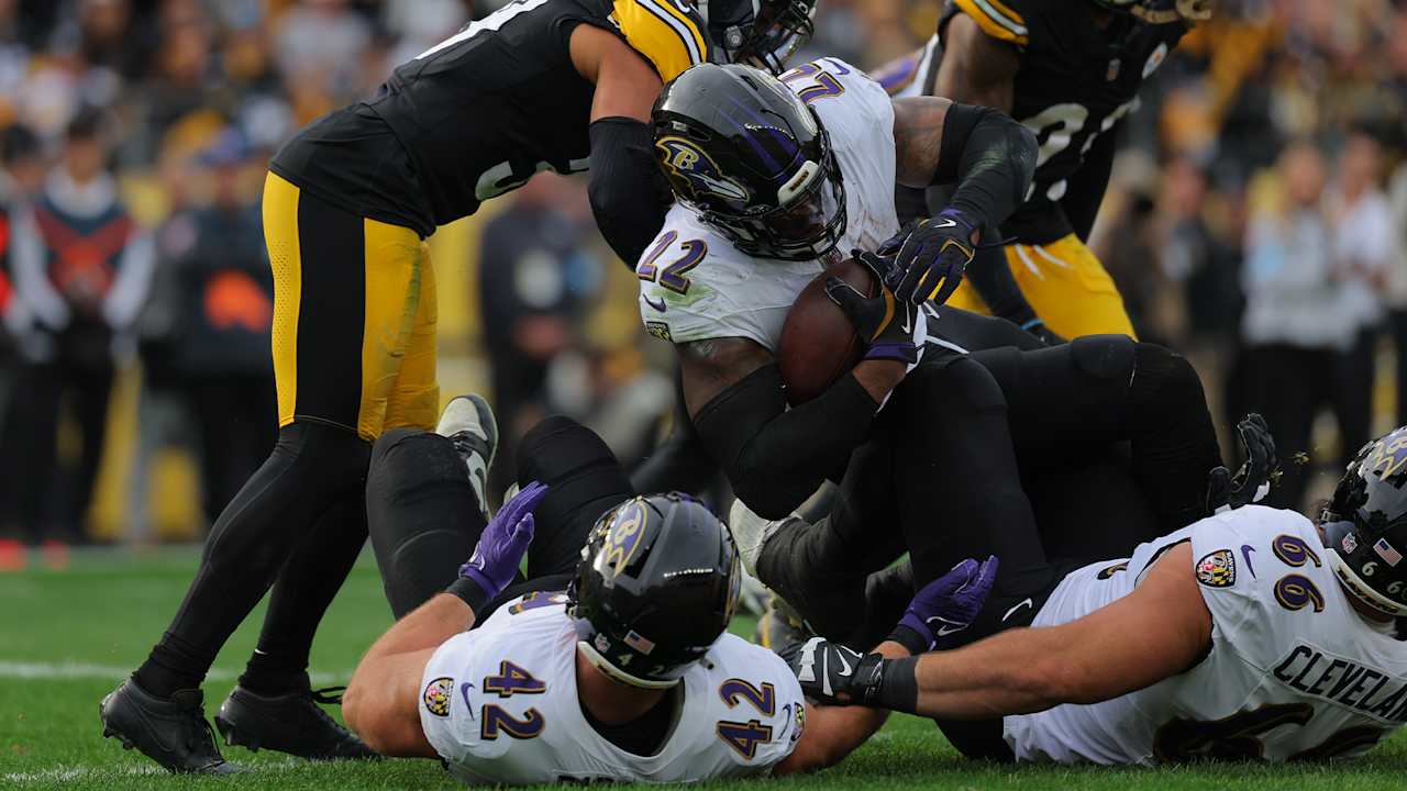 Derrick Henry Punches in Touchdown in Pittsburgh | Highlight: Ravens vs ...