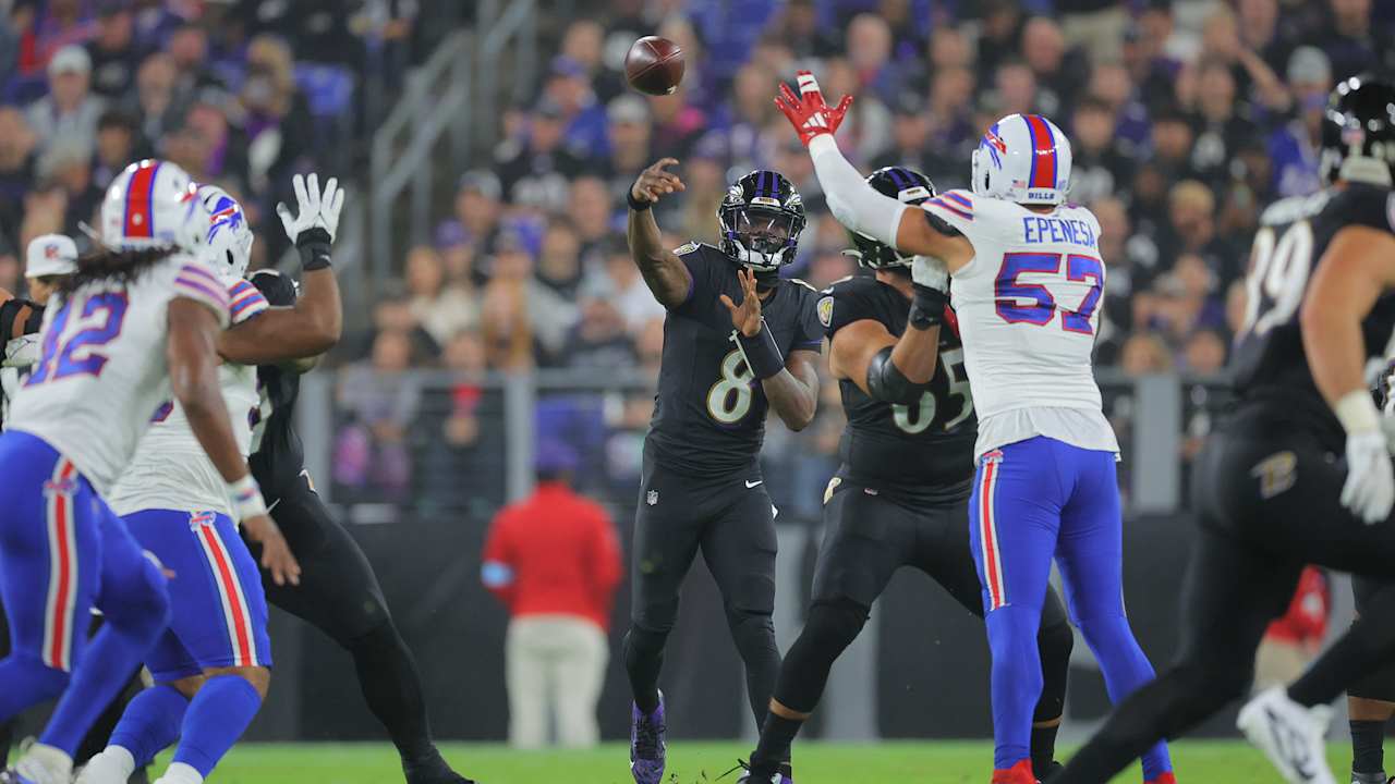 Lamar Jackson Threads the Need to Nelson Agholor RavensBills