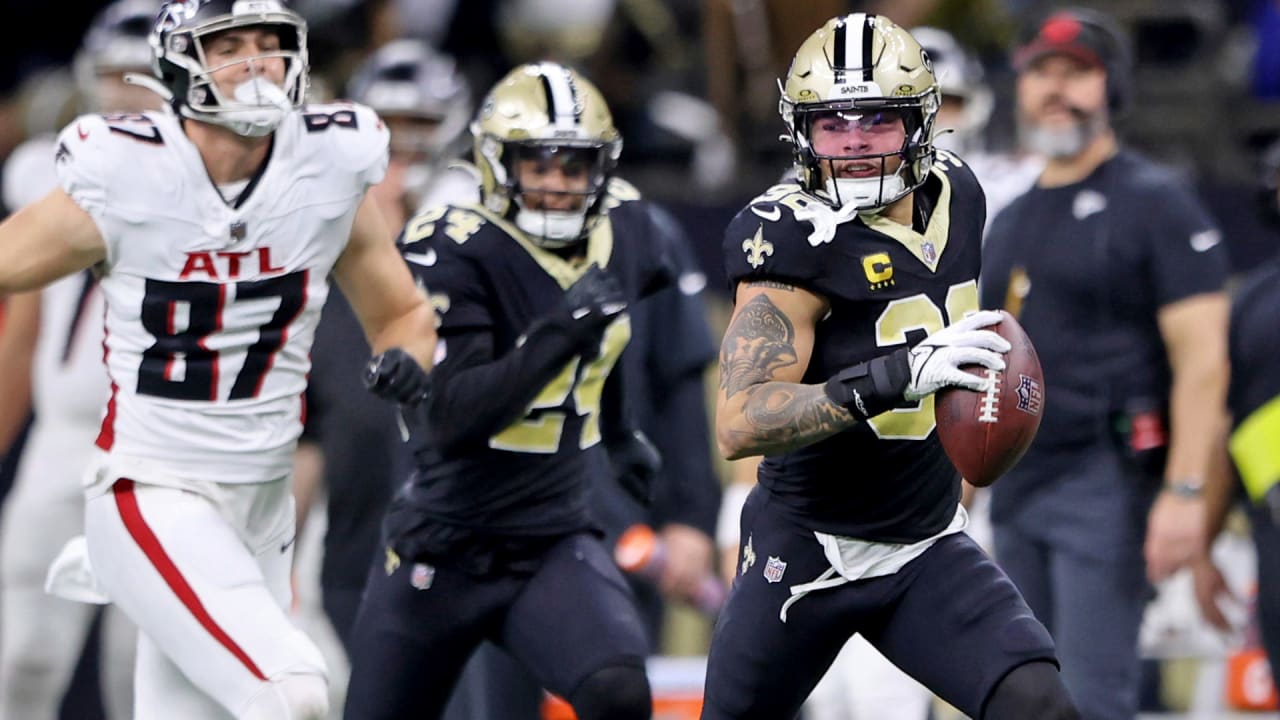 New Orleans Saints cap regular season with dominant home victory over