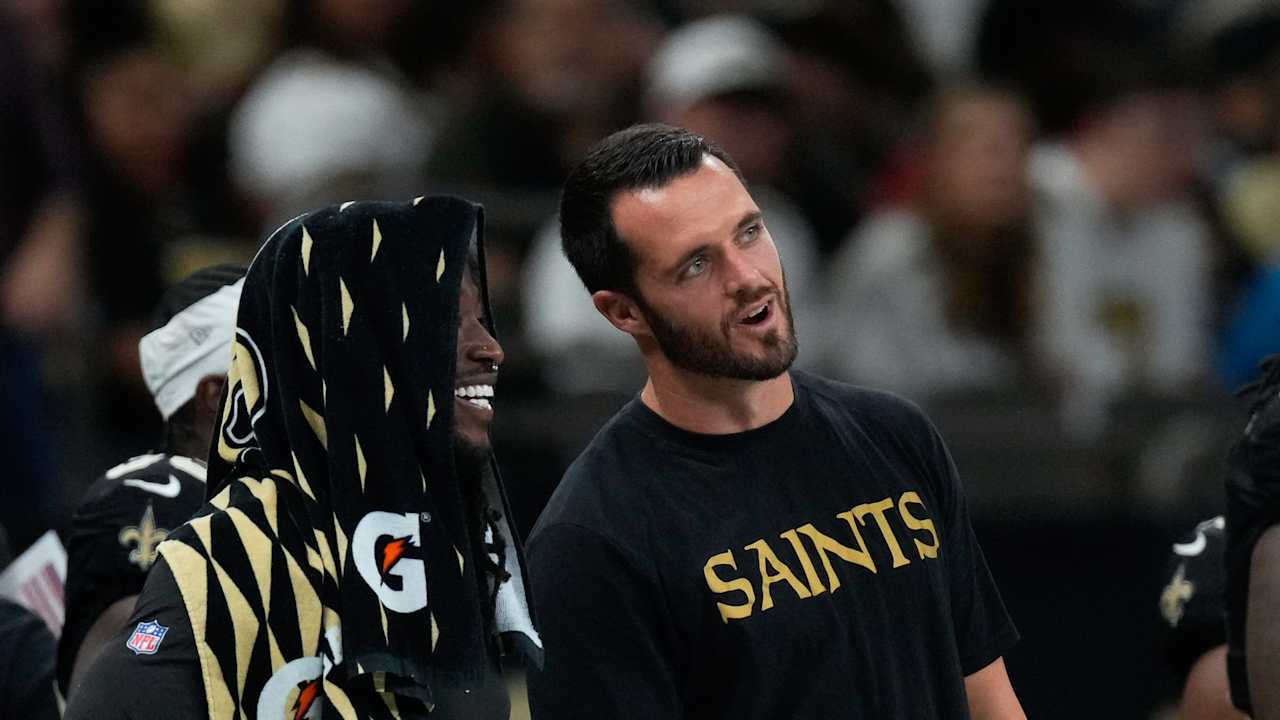Quarterback Derek Carr's comfort zone expanding in newly installed New  Orleans Saints offense