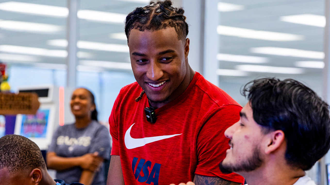Recap: Justin Reid hosts 'Fully Charged' technology workshop