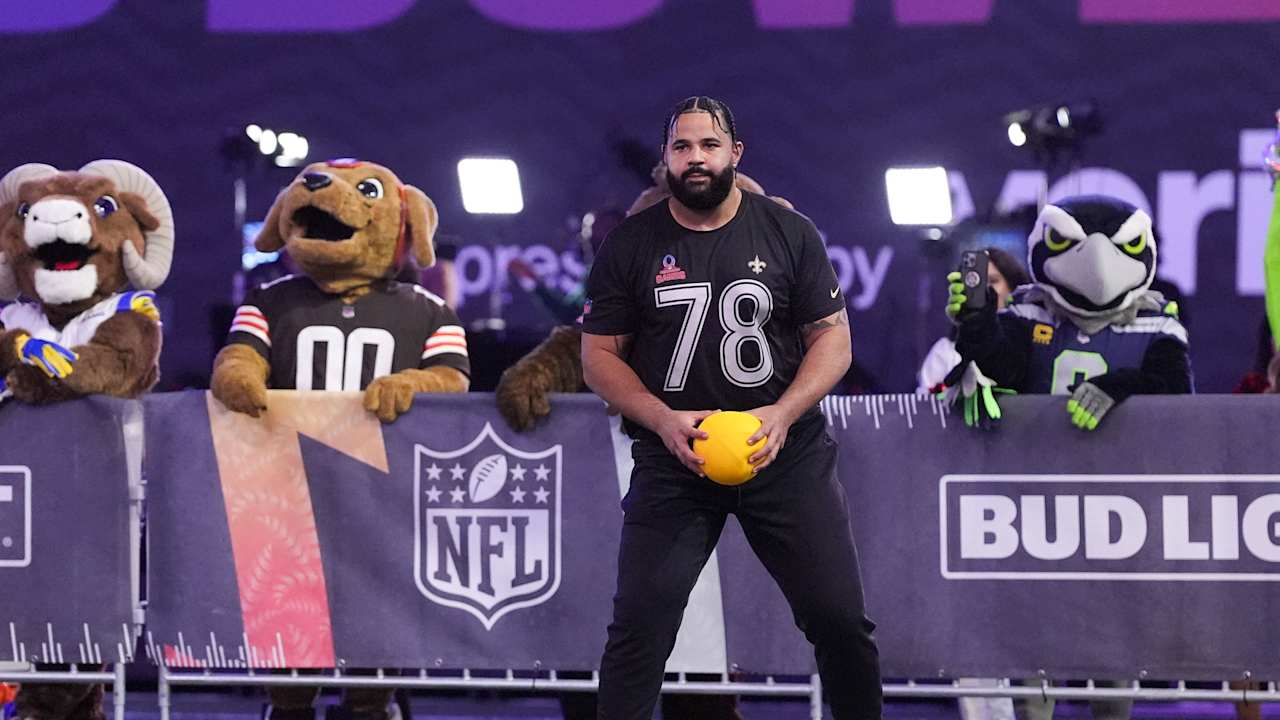 Photos Saints center Erik McCoy at the 2025 Pro Bowl Games