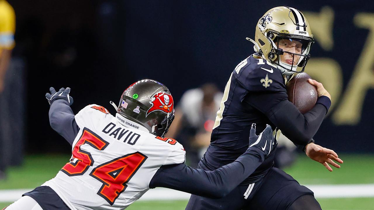 Spencer Rattler shows off his wheels on 16-yard pickup