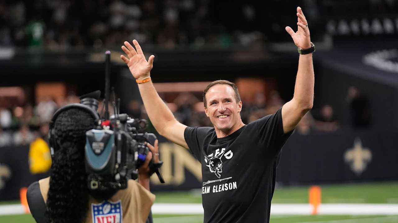 Drew Brees & Mark Ingram lead Saints Pregame Chant vs. Eagles