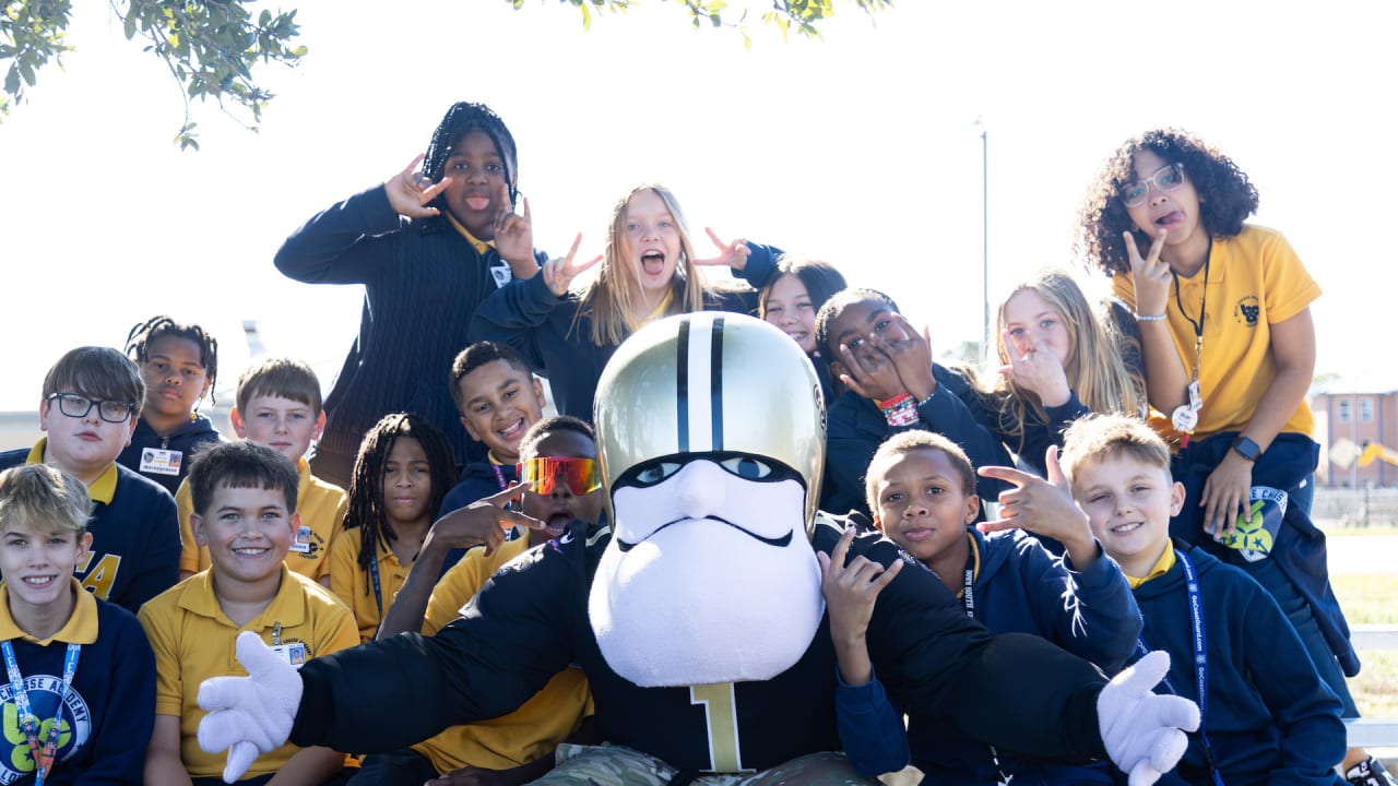 Photos Saints host Play Football Experience at Belle Chasse Academy