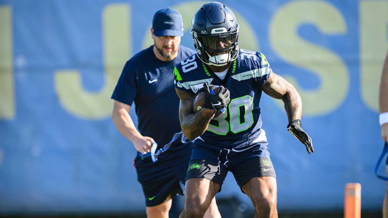 Seahawks Sign 15 To Future Contracts