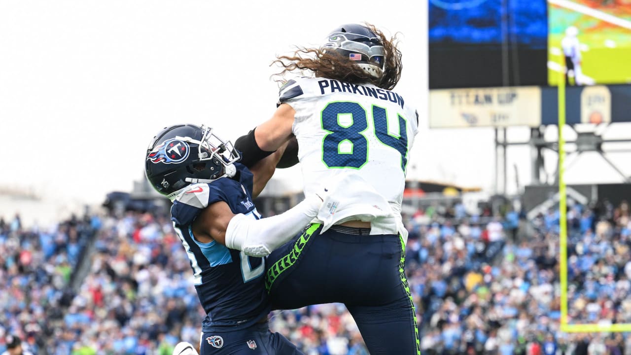 PHOTOS: Best Action Shots From Seahawks at Titans