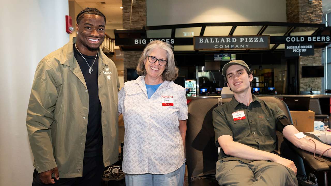PHOTOS: Seahawks Host Blood Drive at Lumen Field with Delta and ...