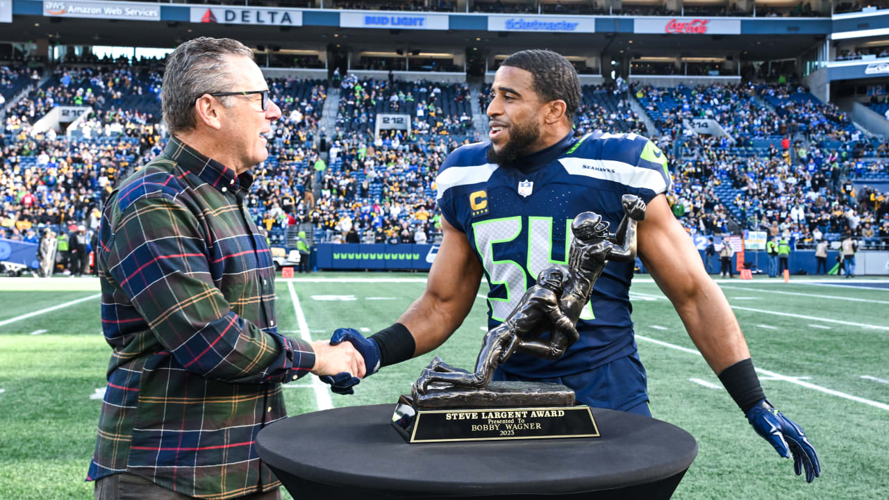 Bobby Wagner Named 2023 Steve Largent Award Winner