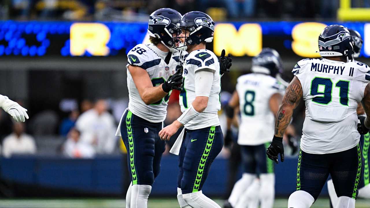 Seahawks Show Support For Sam Darnold After Tough Outing