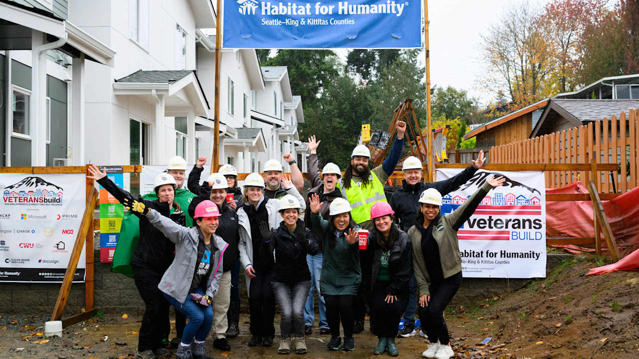 2025 Seahawks x Starbucks Veterans Build