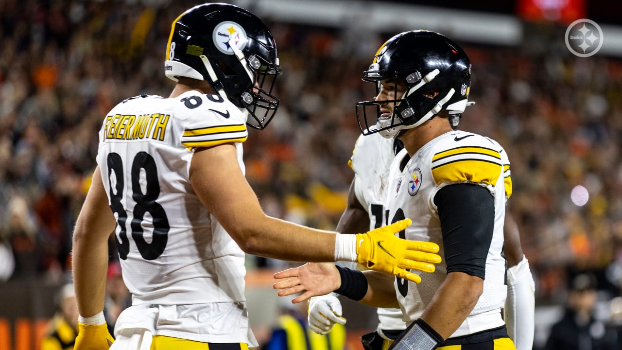 Steelers quarterback Kenny Pickett injured, Mitch Trubisky to start