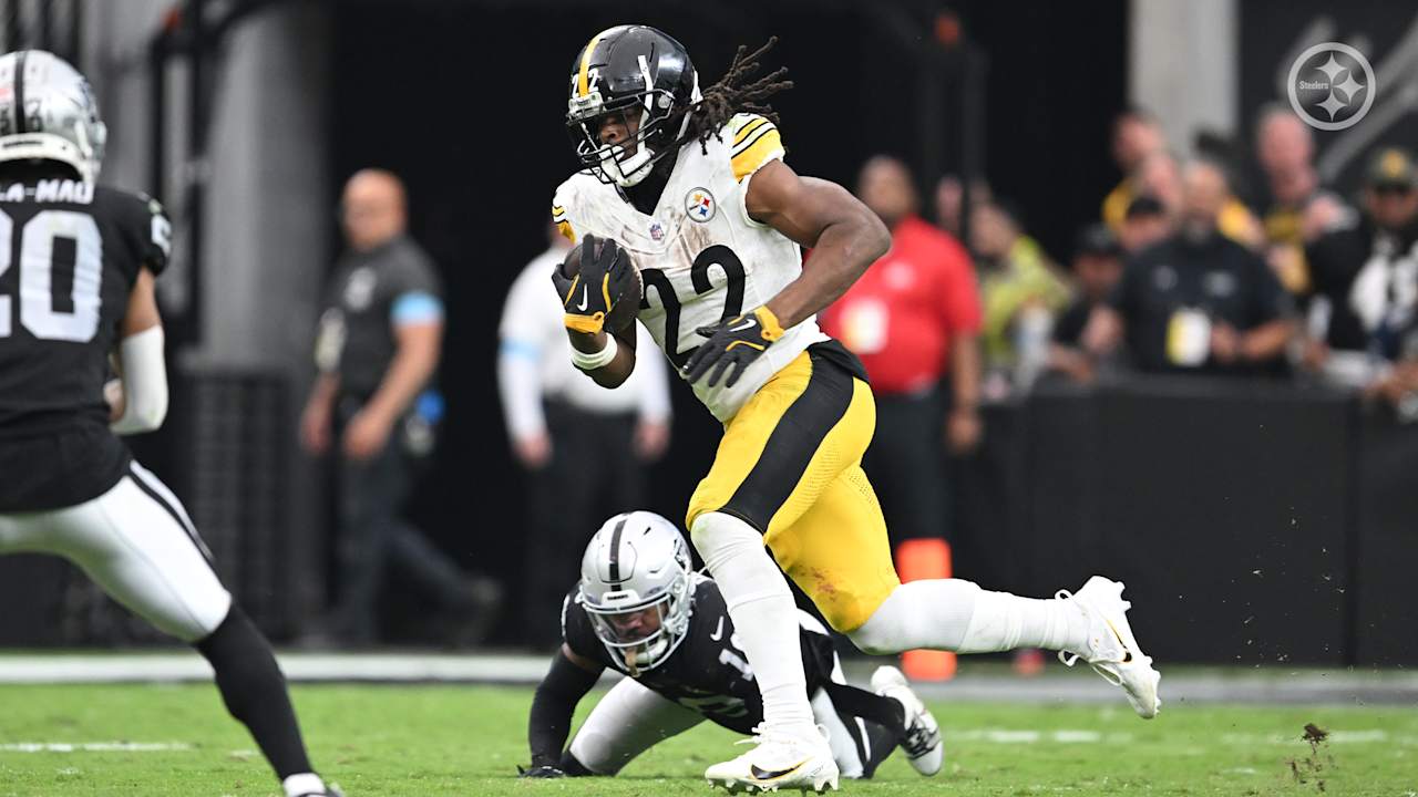 HIGHLIGHT Harris slips through for 20yard gain