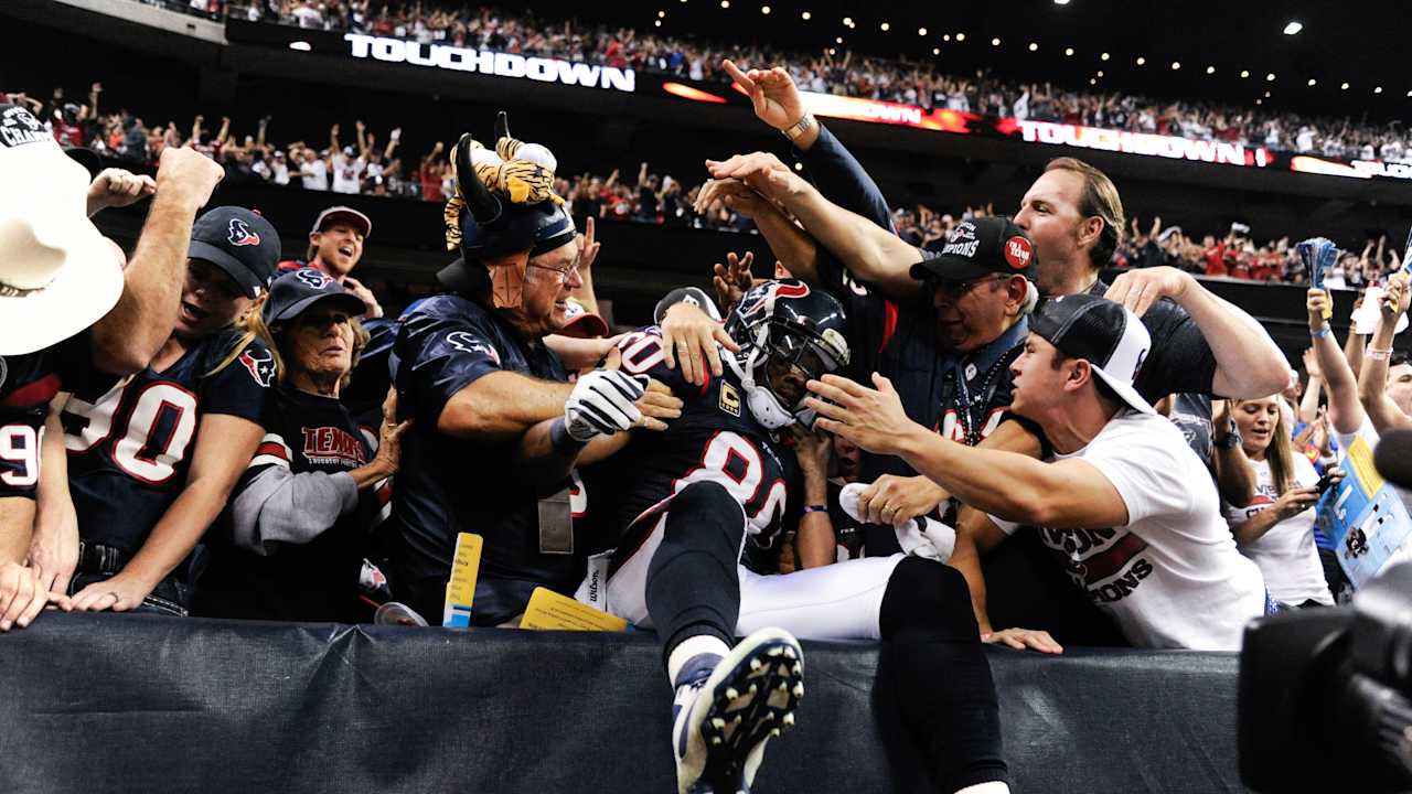 Top 25 Photos – Fans in Stands