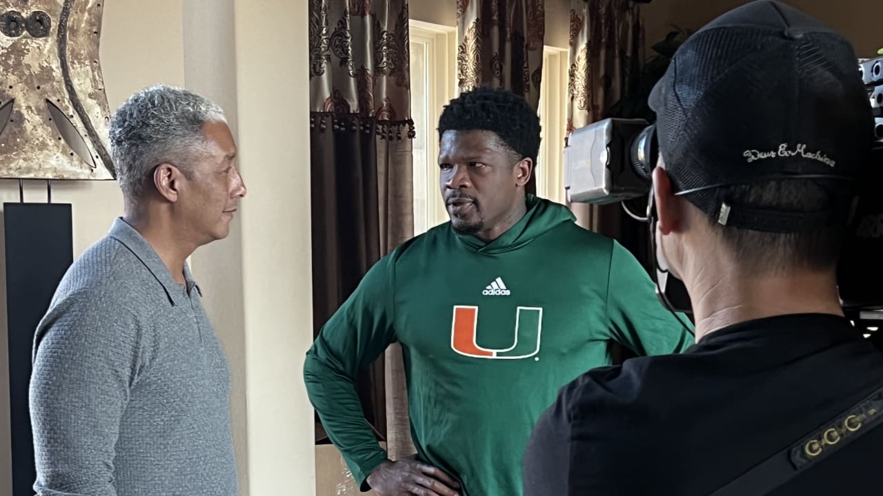 John McClain blickt mit Andre Johnson bei der großen Enthüllung der Hall of Fame hinter die Kulissen