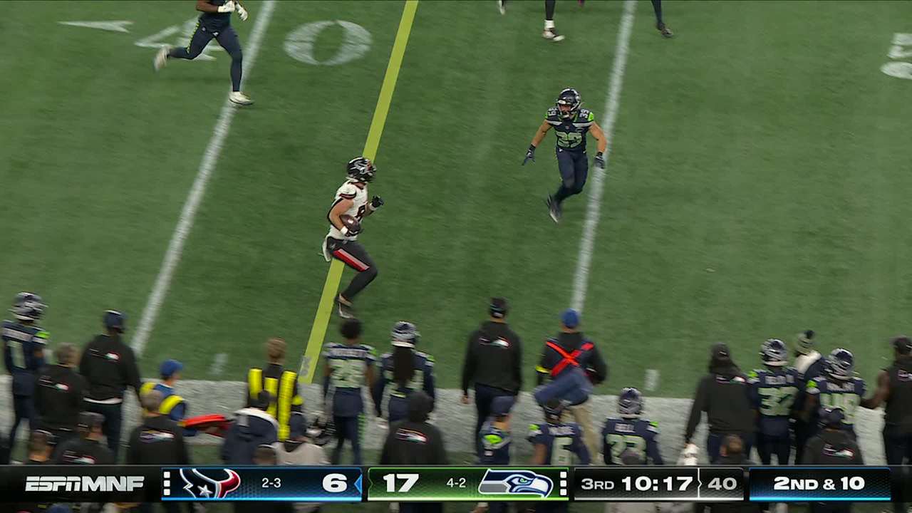 Schultz hits a stutter step following 17-yard catch and run