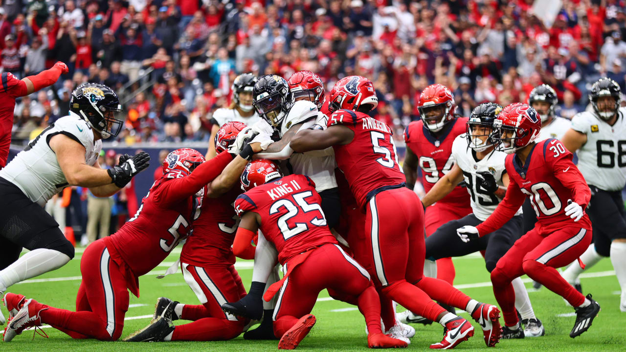 Highlights: Texans stuff Etienne's rush attempt on final play of first half