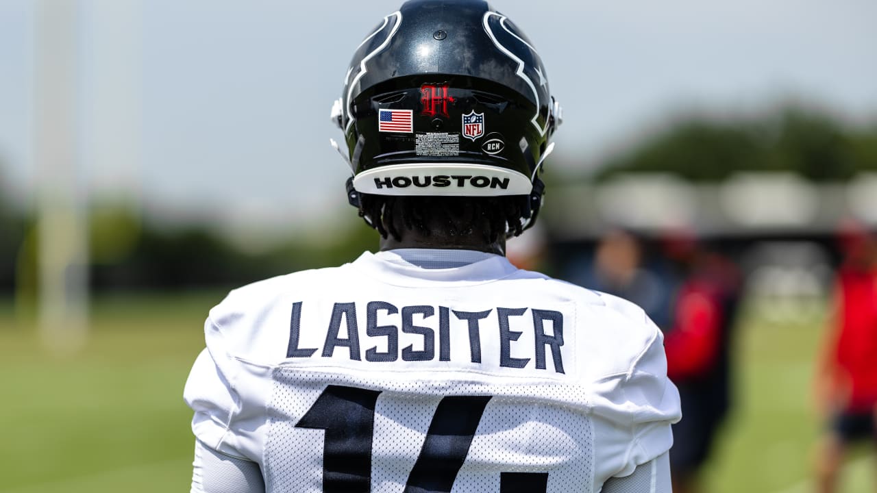 Les recrues des Texans dévoilent leurs nouveaux numéros de maillot: Kamari Lassiter, Blake Fisher, Calen Bullock, et plus encore!