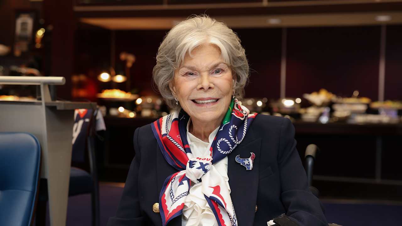 Image for Nobody lights up a room like Janice McNair