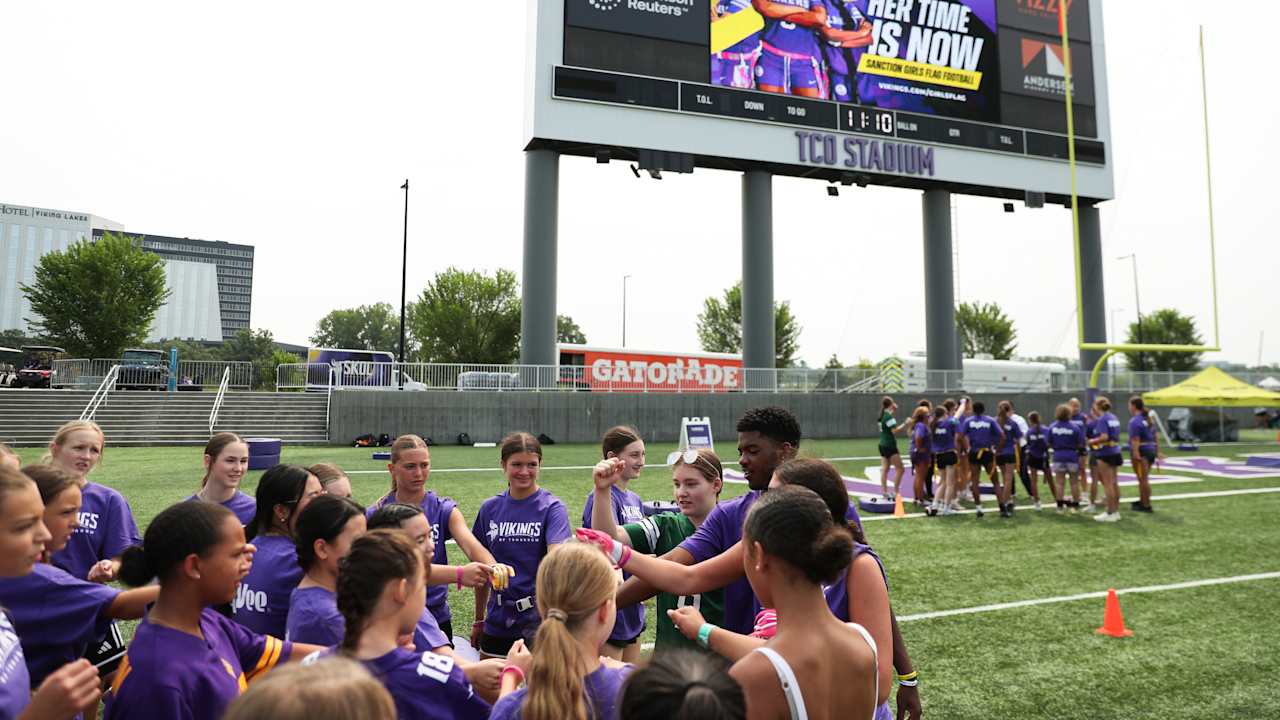 Vikings & Hy-Vee Host Girls Flag Football Clinic; Player of the Year Receives Special Surprise