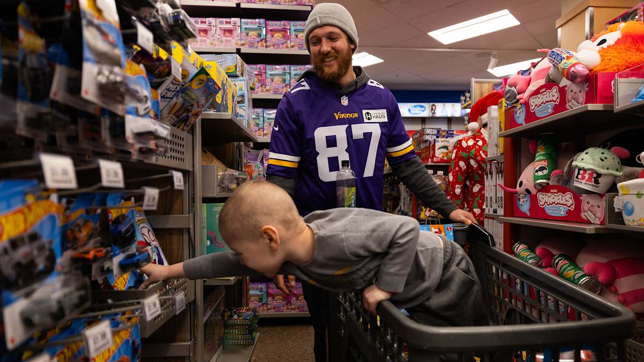 Vikings & SCHEELS Host Toys for Tots Drive & Gift Shopping Sprees 