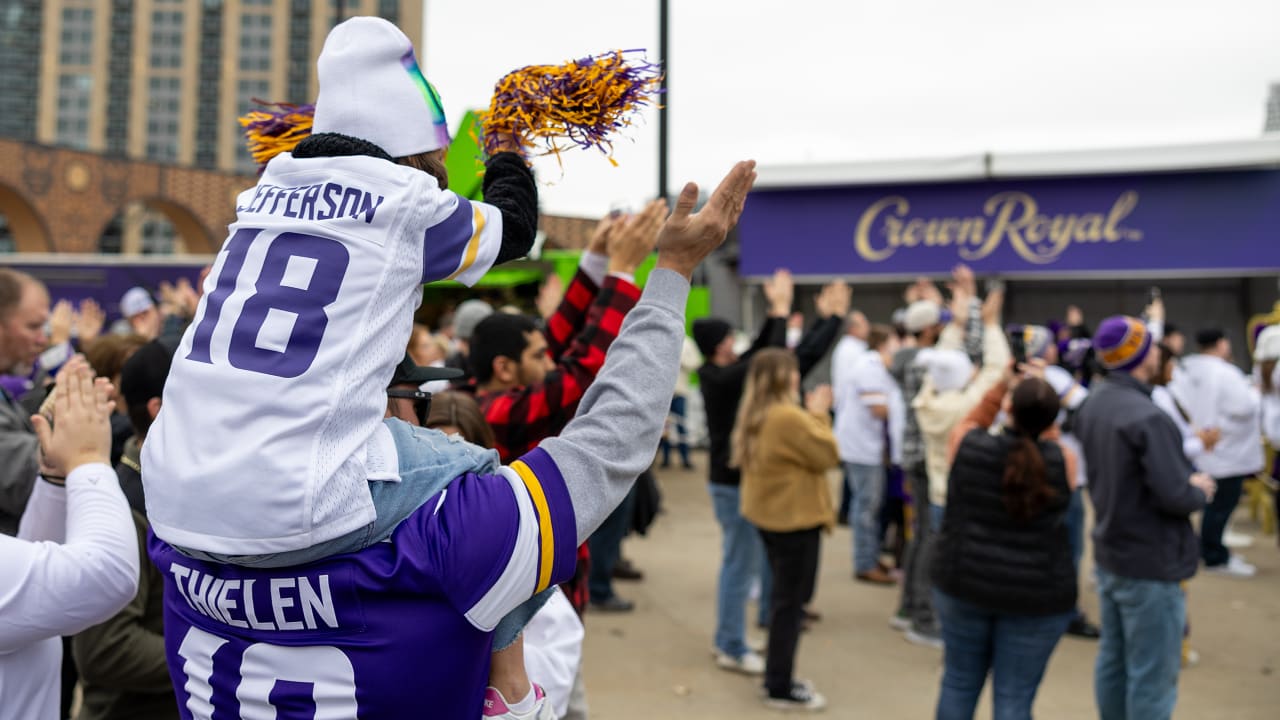 Vikings Recognize 2023 'That Deserves a Crown' Recipients - Vimarsana News
