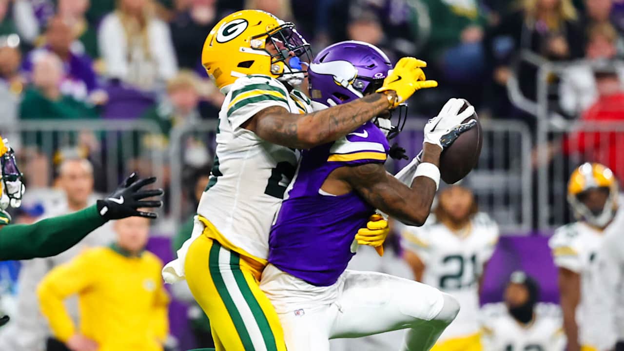 Addison's High-Point Catch Goes For 20-Yard Gain