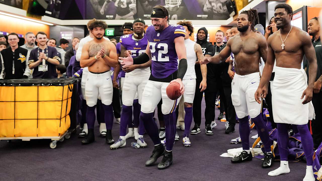 Vikings Locker Room Celebration Photos From Win Over Colts
