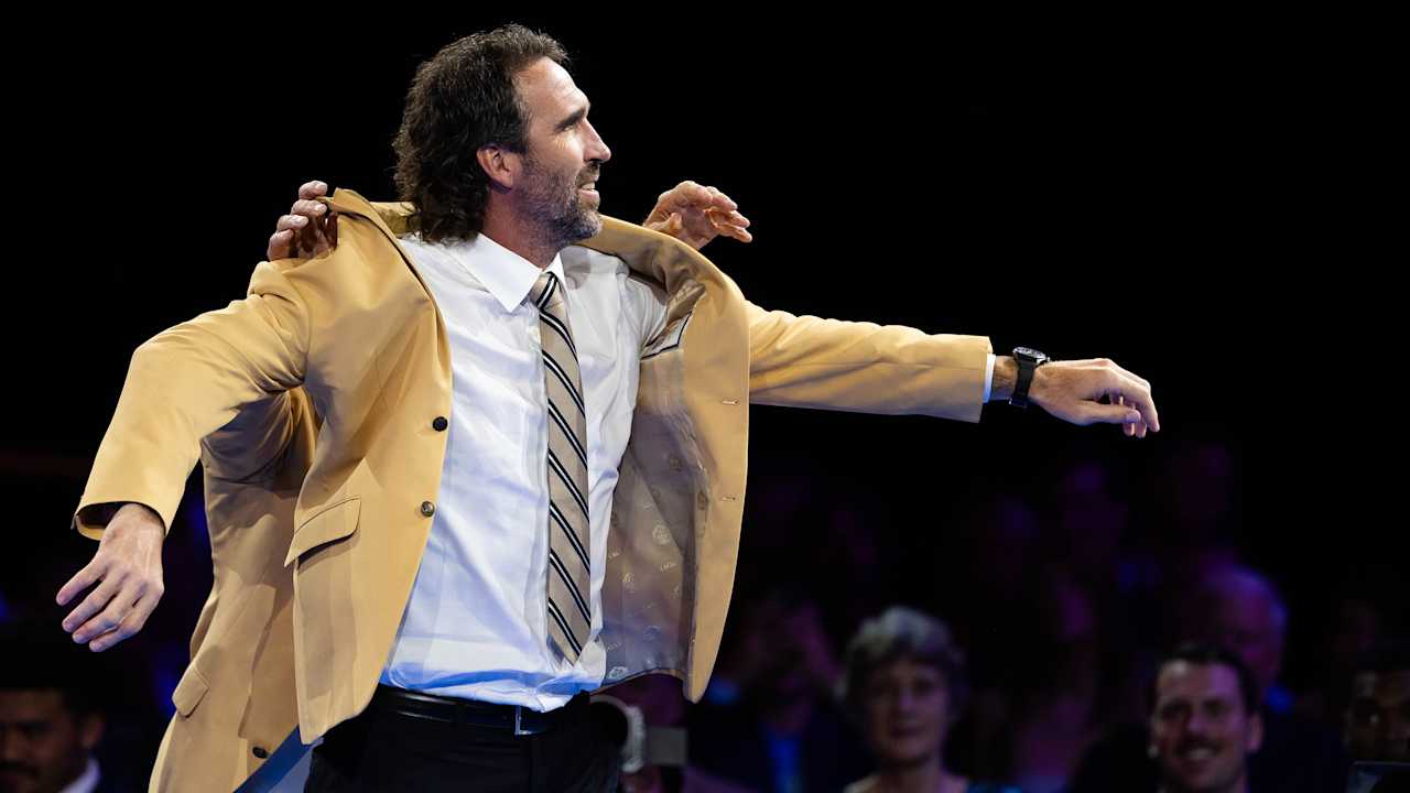 Jared Allen Receives Gold Jacket During 2025 Pro Football Hall of Fame Enshrinement Weekend