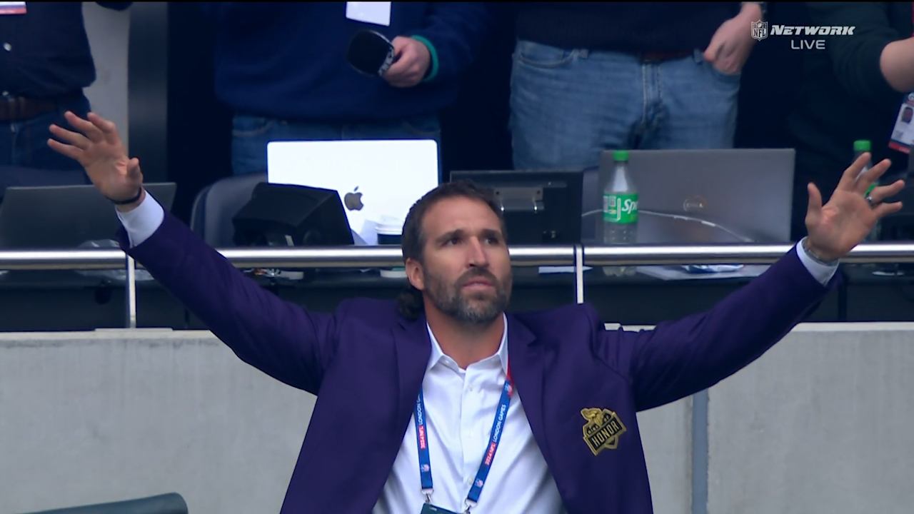 Jared Allen Leads The Skol Chant In London
