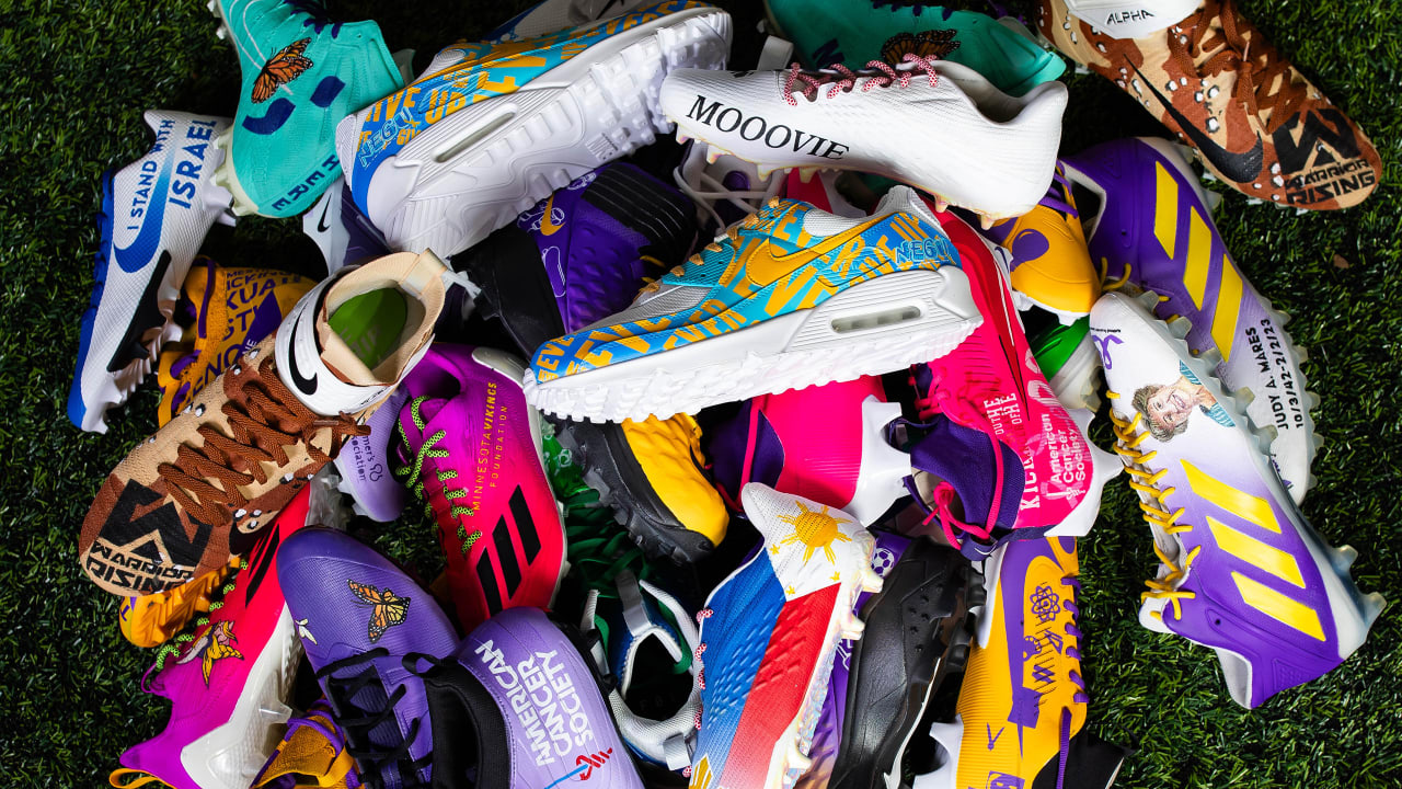 Vikings Players and Coaches Unbox Their Custom Shoes
