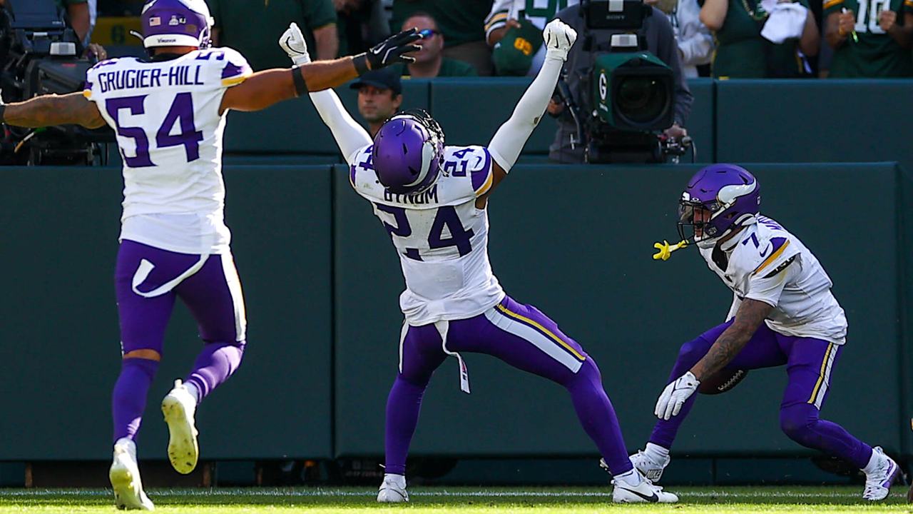 Bynum Comes Up With Key Fumble Recovery Late In The Game