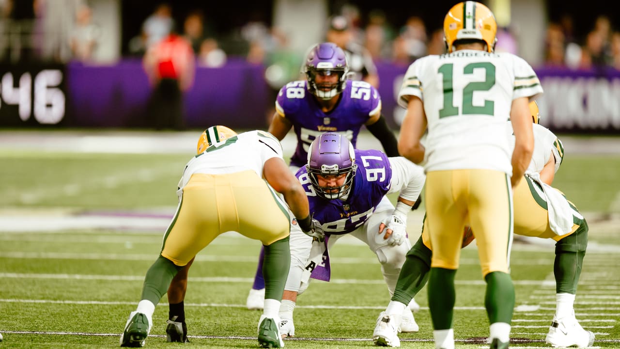 NFL Expert Picks Vikings Prepare for Border Battle on Unique Date with