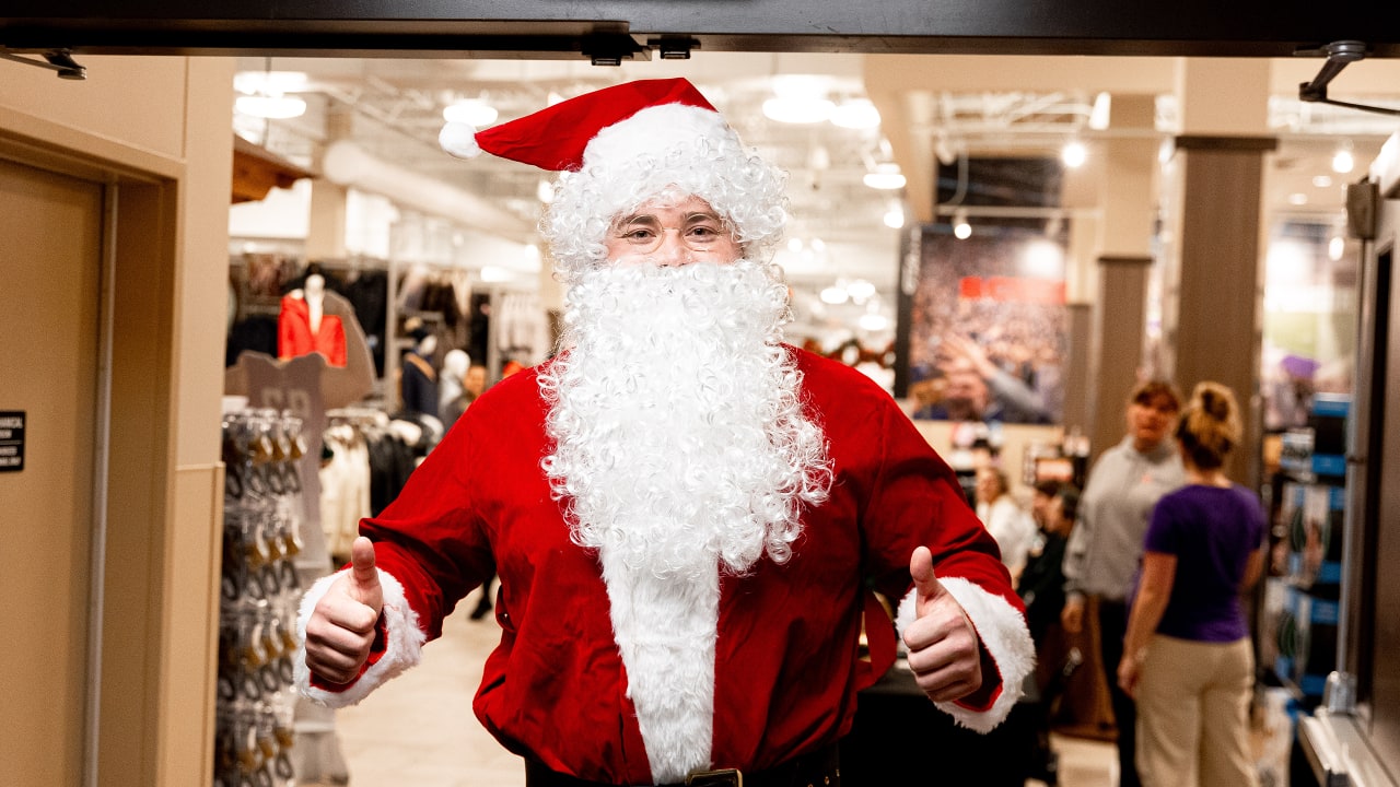 Vikings Spread Holiday Cheer Throughout Twin Cities Communities - Vimarsana News