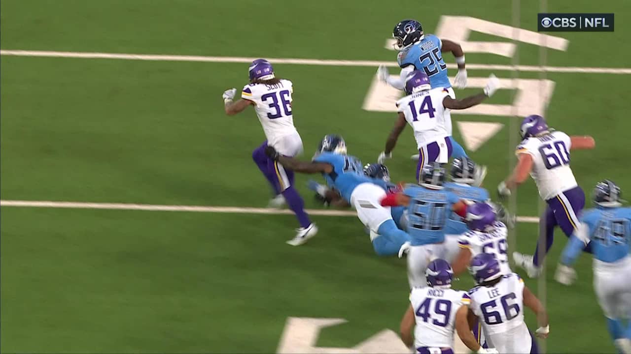 Zavier Scott Skirts Up The Sideline For 23-Yard Gain