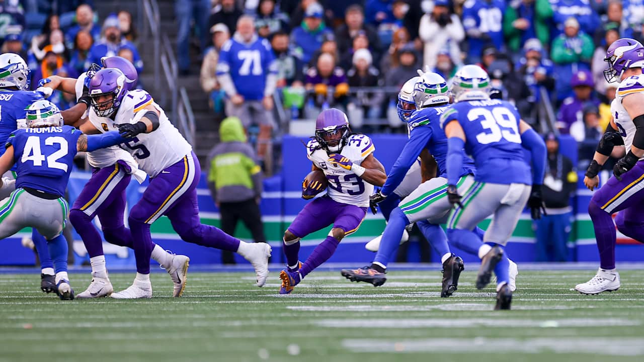 Aaron Jones, Sr. Reaches 10,000 Career Scrimmage Yards