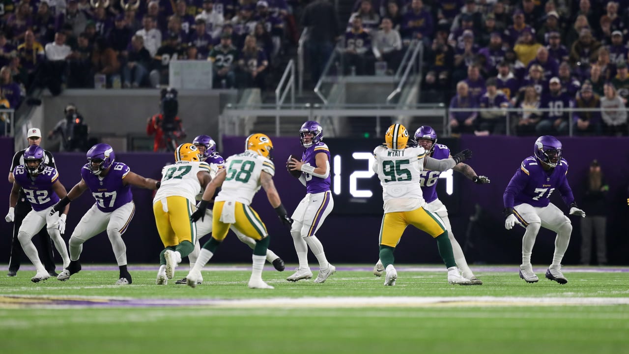 Vikings Quarterback Carousel Spins in Loss to Packers