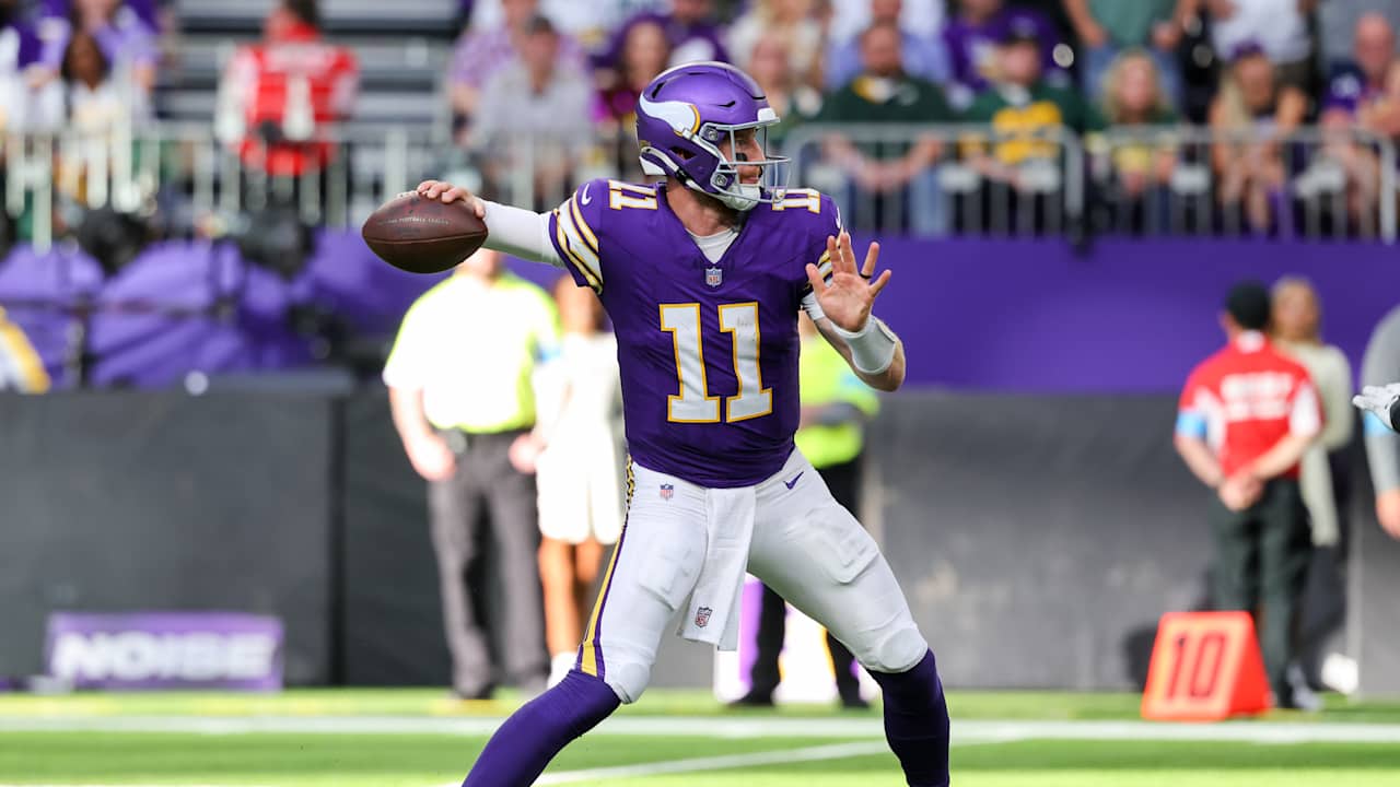 Carson Wentz Calmly Leads Vikings to 4 Touchdowns in 4 Drives Vs. Packers