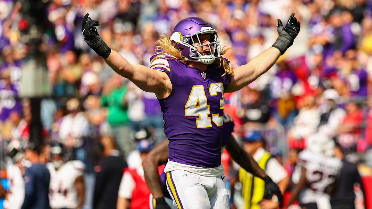 Van Ginkel Takes Down Stroud For Sack Going Into Halftime