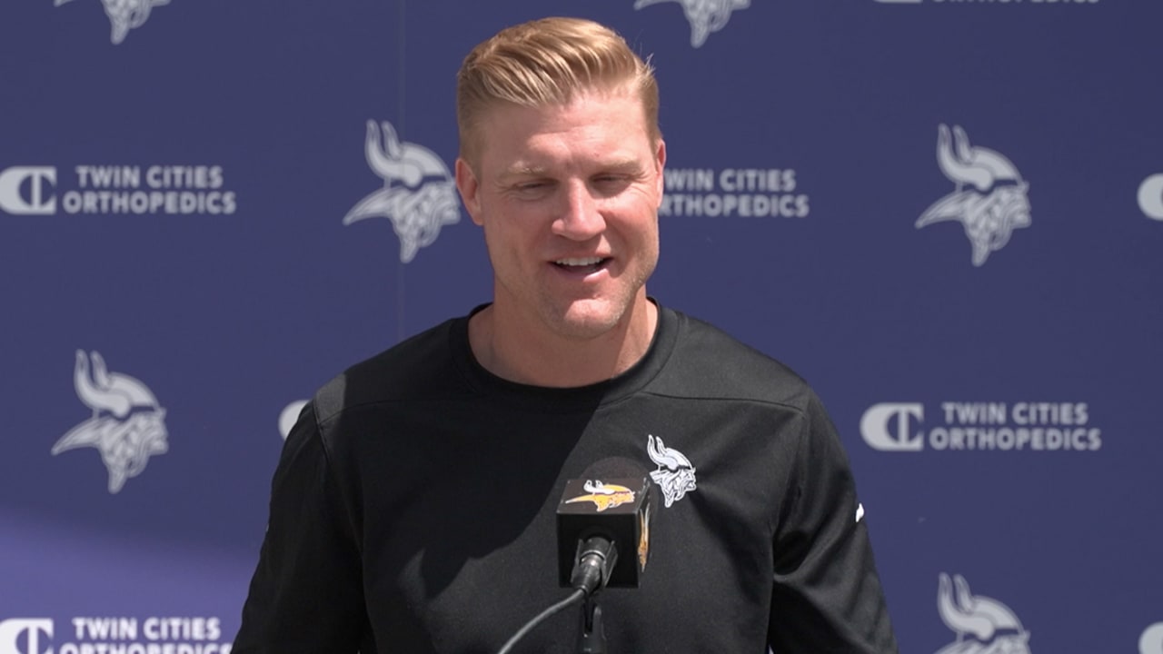 Quarterbacks Coach Josh McCown on Joining the Vikings, Working With Sam  Darnold and J.J. McCarthy and More