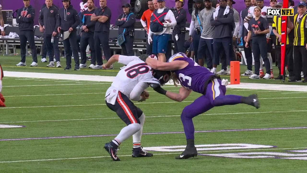 Andrew Van Ginkel Drops Caleb Williams For A Sack