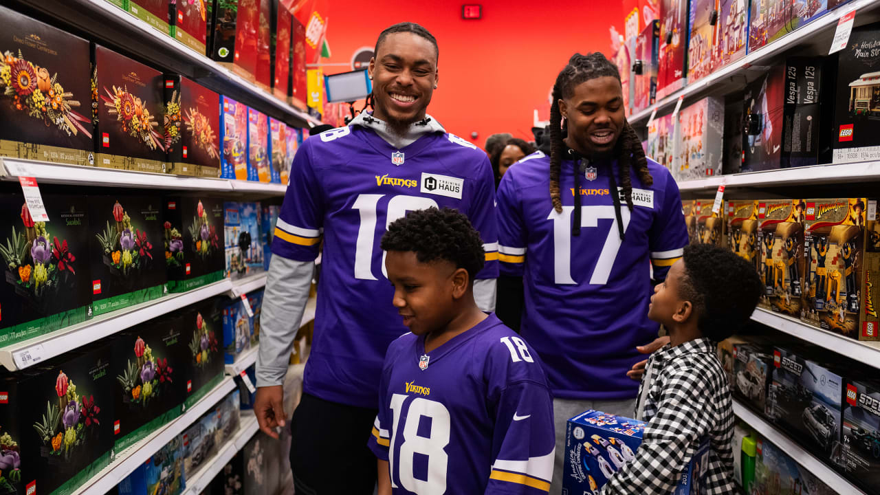 Justin Jefferson & K.J. Osborn Spread Smiles with Shopping Sprees - Vimarsana News