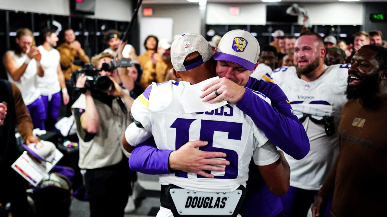 Lunchbreak: NFL Legends React to Joshua Dobbs, Kevin O'Connell Impressing - Vimarsana News