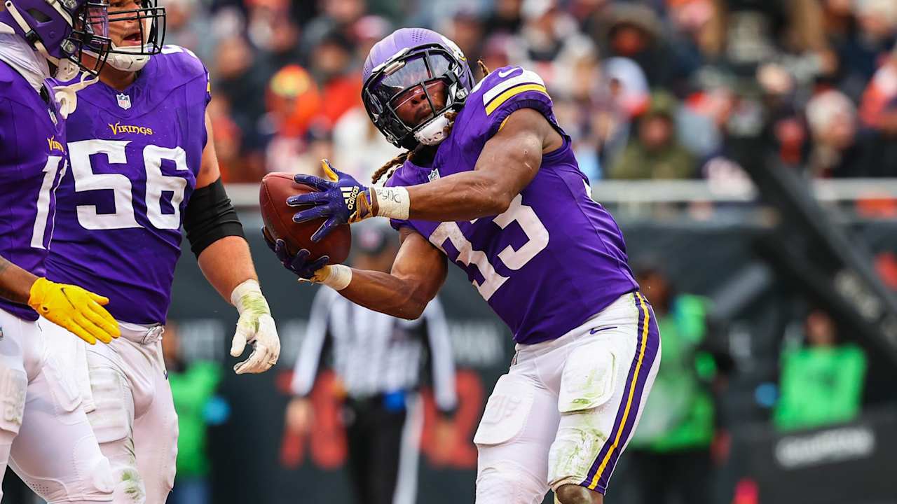 Jones Punches It In From 2 Yards Out